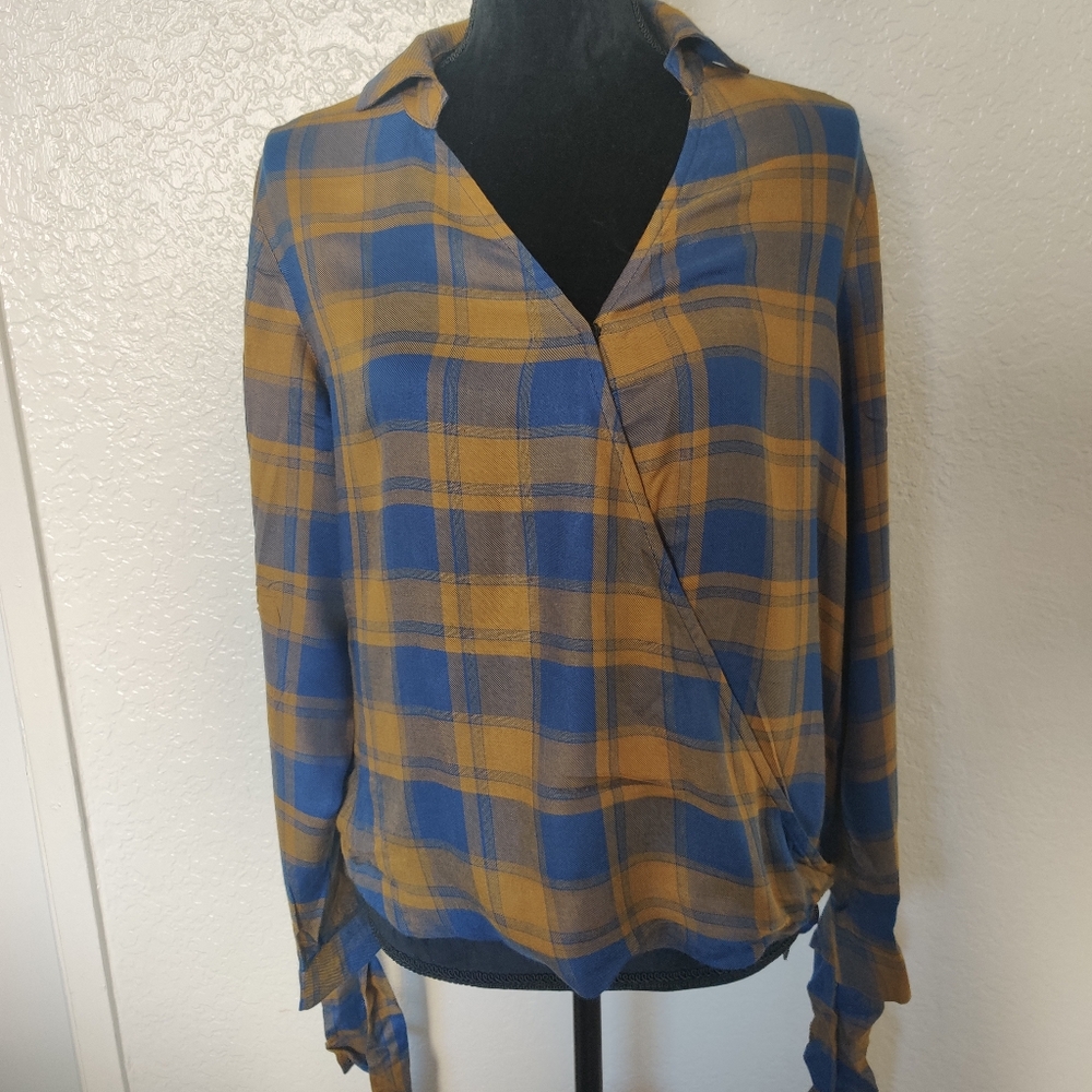 V-neck plaid lace-up cuff blouse